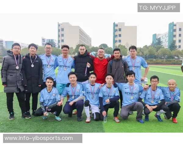 加拿大足球队奋勇争先努力拼搏迎接国际赛事新挑战